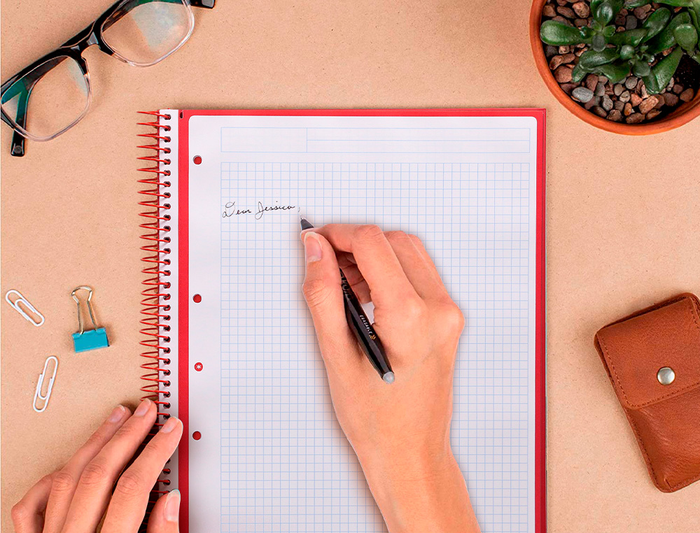 CAHIER SPIRALE ANTARTIK A4 160P 90G COUVERTURE REMBORDEE 5X5 MM 4 TROUS 1 BANDE COLORISBLEU FONCE